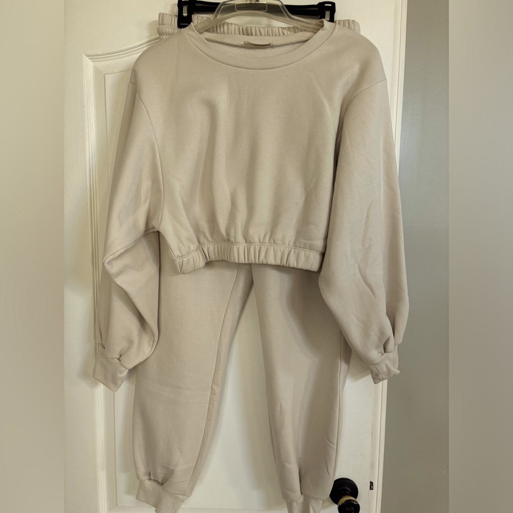 NEW CROPPED PULLOVER & JOGGER  SET - COMFY & CHIC